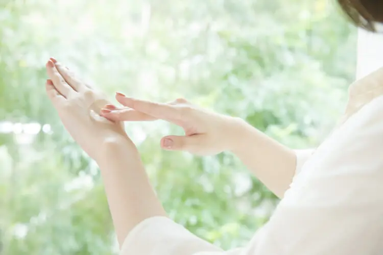 ハンドクリーム べたつかない