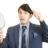 髪型に不満なビジネスマン