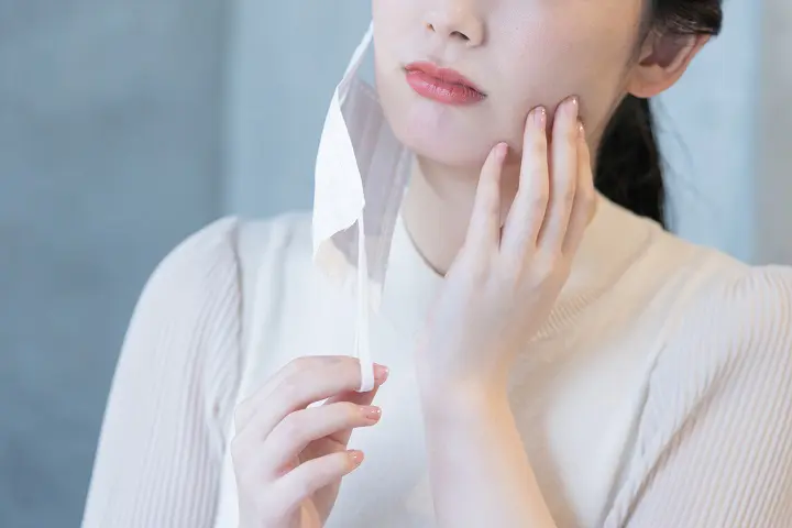 マスクで“ほうれい線が濃くなる”って本当?プロに聞く正しいケアも|エステティシャン監修