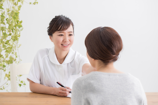 カウンセリングを受けている女性