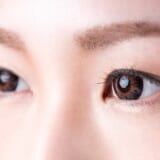 目元　女性