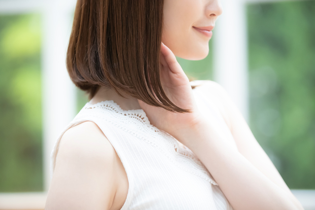 ショートヘアの女性