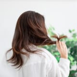 女性　生まれつき　元気な髪