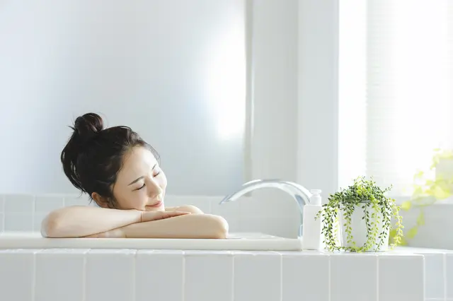 入浴中の女性