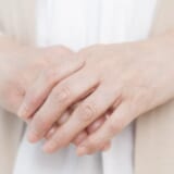 【老け見え予防】手の血管の浮きはマッサージで改善！医師解説