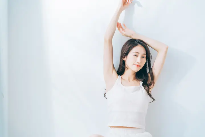 脇の肉がすごい…はみ出し肉をなくす4つの方法!簡単筋トレでほっそり腕に